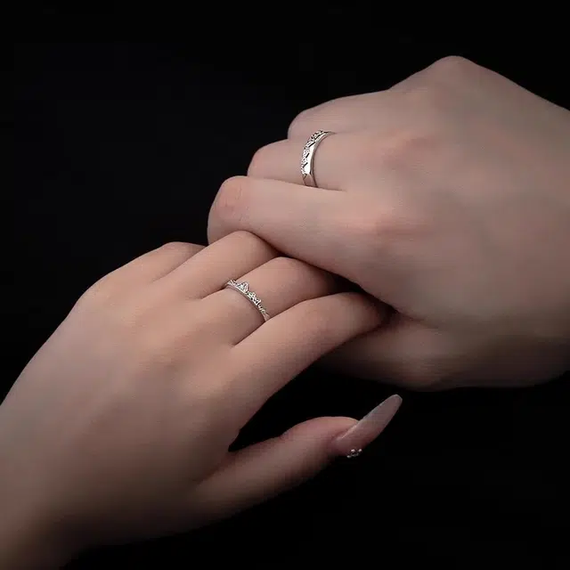 925