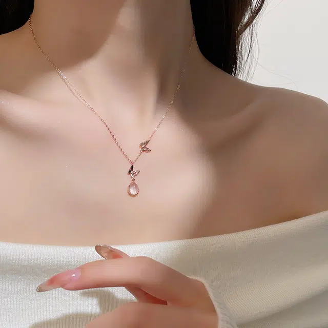925