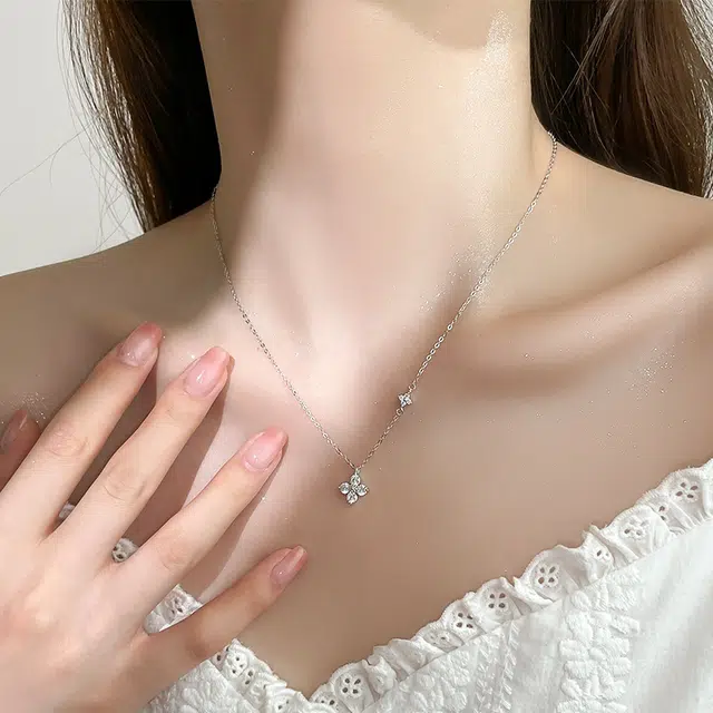 925