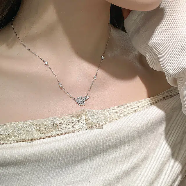 925