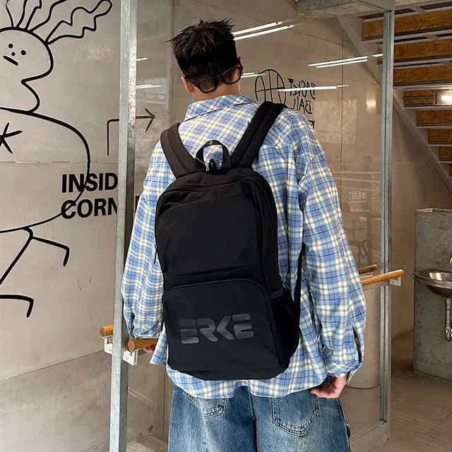 鸿星尔克 大容量书包初高中大学生上课轻便运动通勤纯色百搭高颜值 纺织织物 双肩包 常规 男女同款情侣款 正黑