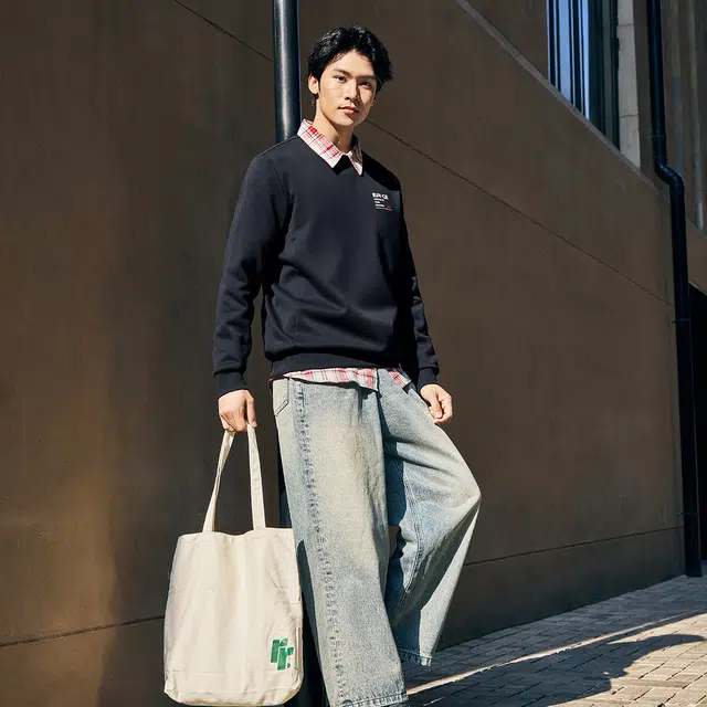 鸿星尔克 综训系列 美式街头基础款跳色字母印花舒暖绒保暖日常通勤出行上学舒适百搭加厚套头秋季外套叠穿卫衣 男款 黑曜蓝