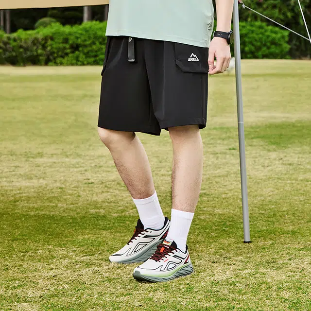 鸿星尔克 山系户外防风防泼水侧边口袋宽松透气五分休闲短裤 男女同款 正黑