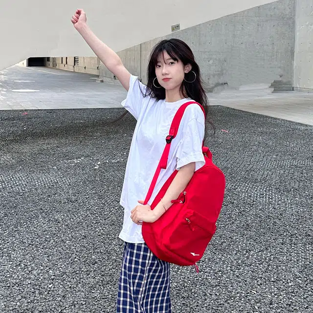 鸿星尔克 书包大学生上课通勤纯色百搭休闲简约大容量 纺织织物 双肩包 常规 男女同款情侣款 釉红