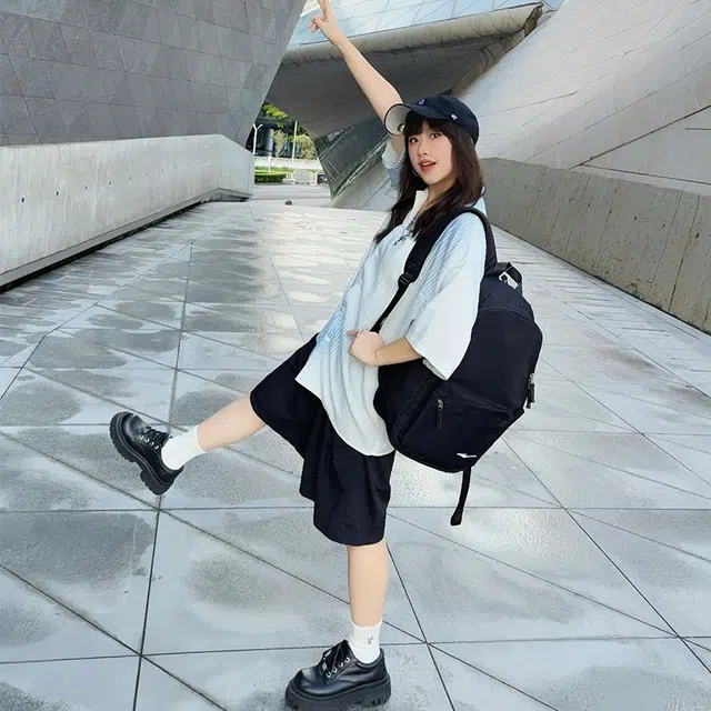 鸿星尔克 书包大学生上课通勤纯色百搭休闲简约大容量 纺织织物 双肩包 常规 男女同款情侣款 正黑