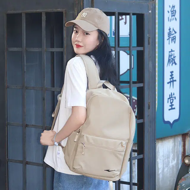 鸿星尔克 书包大学生上课通勤纯色百搭休闲简约大容量 织物 双肩包 男女同款情侣款 沙丘色