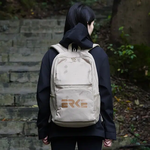 鸿星尔克 大容量书包初高中大学生上课轻便运动通勤纯色百搭高颜值 纺织织物 双肩包 常规 男女同款情侣款 沙丘色