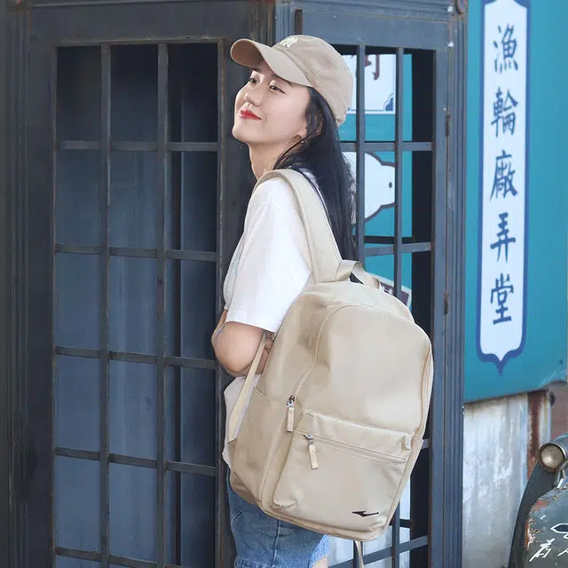 鸿星尔克 书包大学生上课通勤纯色百搭休闲简约大容量 织物 双肩包 男女同款情侣款 沙丘色