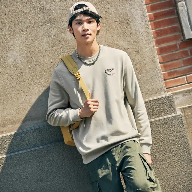 鸿星尔克 综训系列 美式街头纯色基础款跳色字母印花舒暖绒保暖日常通勤出行上学舒适百搭加厚套头秋季外套叠穿卫衣 男款 雾卡绿