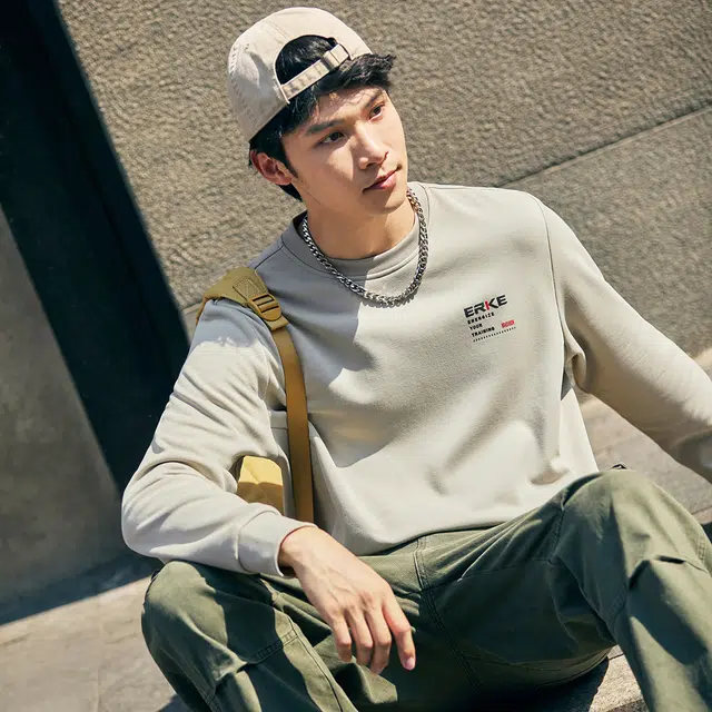 鸿星尔克 综训系列 美式街头纯色基础款跳色字母印花舒暖绒保暖日常通勤出行上学舒适百搭加厚套头秋季外套叠穿卫衣 男款 雾卡绿