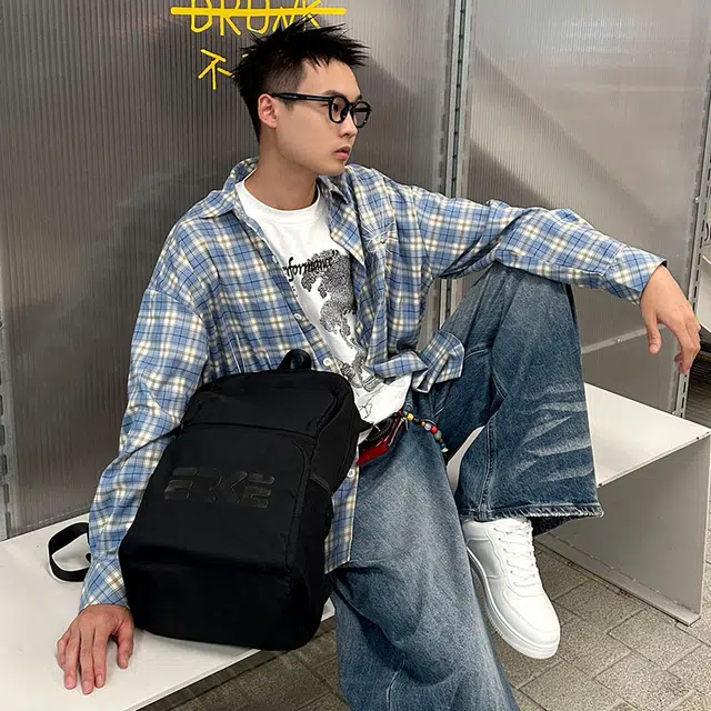 鸿星尔克 大容量书包初高中大学生上课轻便运动通勤纯色百搭高颜值 纺织织物 双肩包 常规 男女同款情侣款 正黑