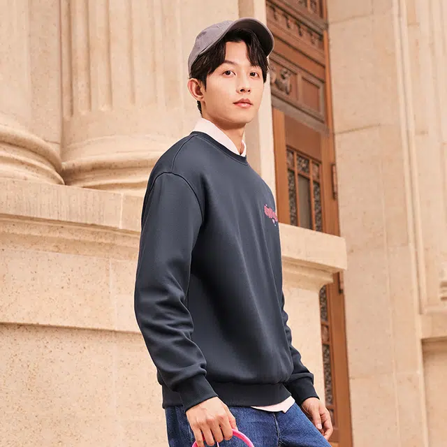 鸿星尔克 生活系列 熊抱爱意趣味字母爱心印花纯色宽松圆领套头卫衣 男款 垠郁灰