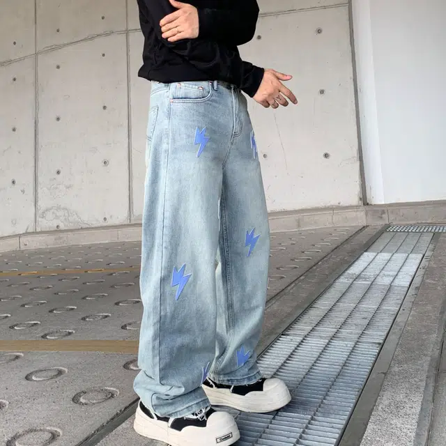宝米卡 潮流美式复古做旧破洞涂鸦个性设计宽松休闲百搭直筒裤牛仔裤 男女同款