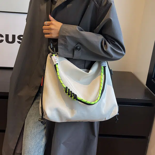 爱尔绅特 时尚简约夏季休闲百搭 布 单肩包 女款 多色