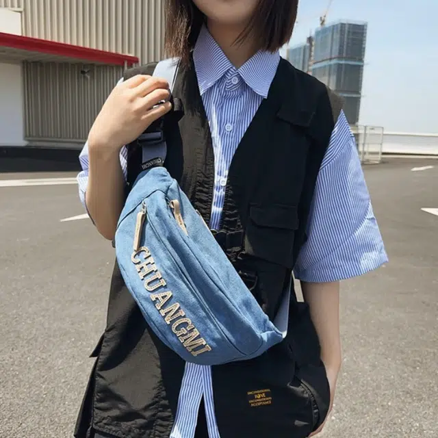 爱尔绅特 休闲百搭轻便大容量 牛仔布 斜挎胸包腰包 常规 男女同款情侣款 白色 黑色