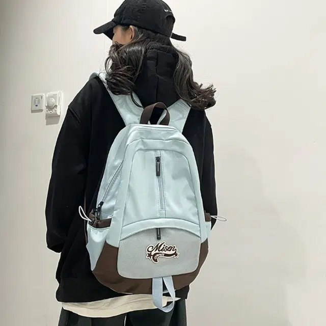 爱尔绅特 轻便休闲大容量潮流时尚小众设计 尼龙 双肩包 男女同款情侣款 白色黑色