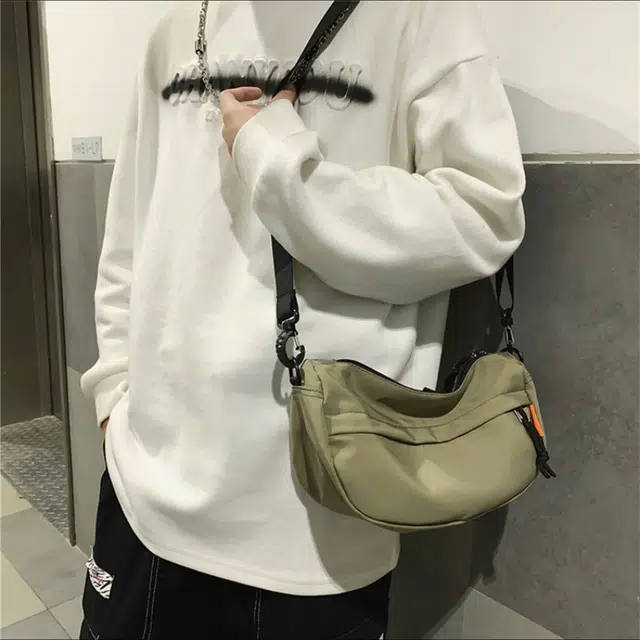 爱尔绅特 百搭时尚简约 锦纶拼尼龙 斜挎包 常规 男女同款情侣款 白色 黑色