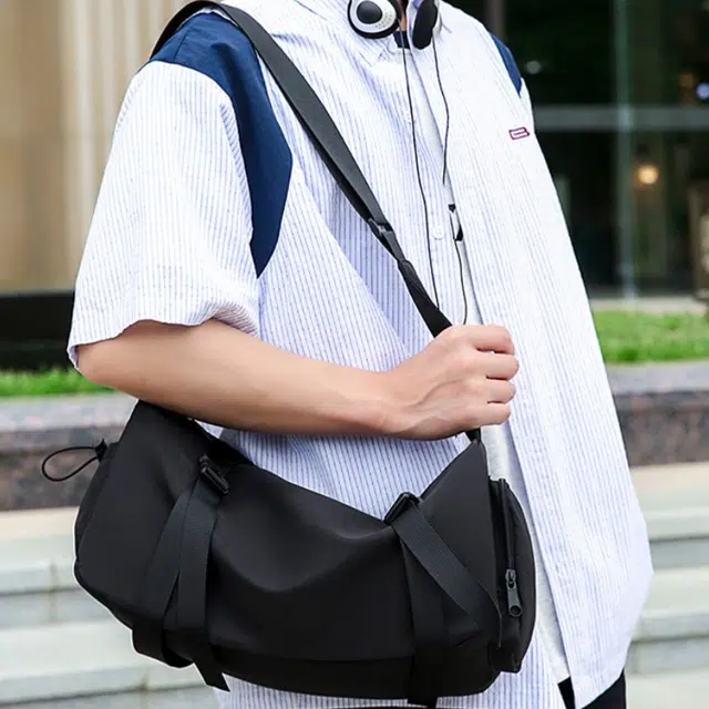 爱尔绅特 防水斜挎包包女大容量百搭休闲运动风 牛津布 单肩包 男女同款情侣款