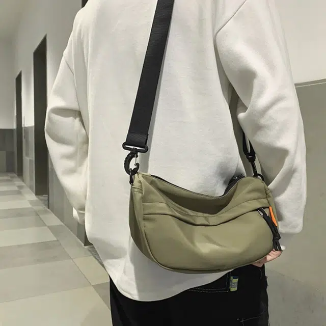 爱尔绅特 百搭时尚简约 锦纶拼尼龙 斜挎包 常规 男女同款情侣款 白色 黑色