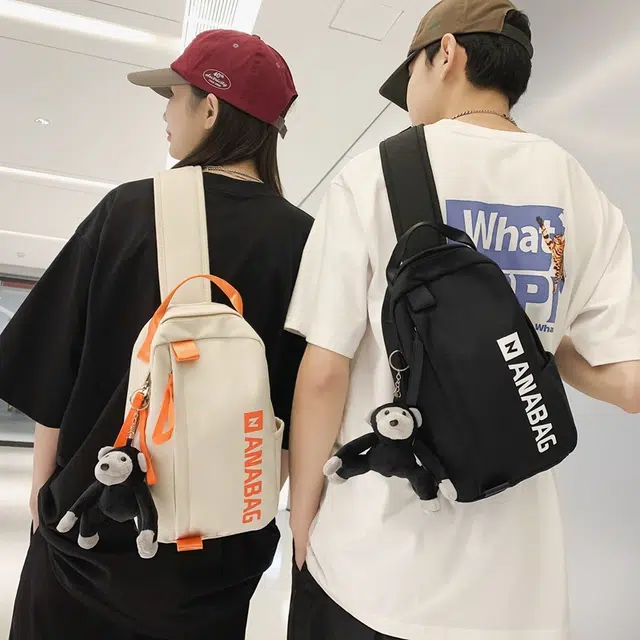 爱尔绅特 街头字母撞色 尼龙 胸包斜挎包 男女同款情侣款 米白色/黑色/灰色/蓝色