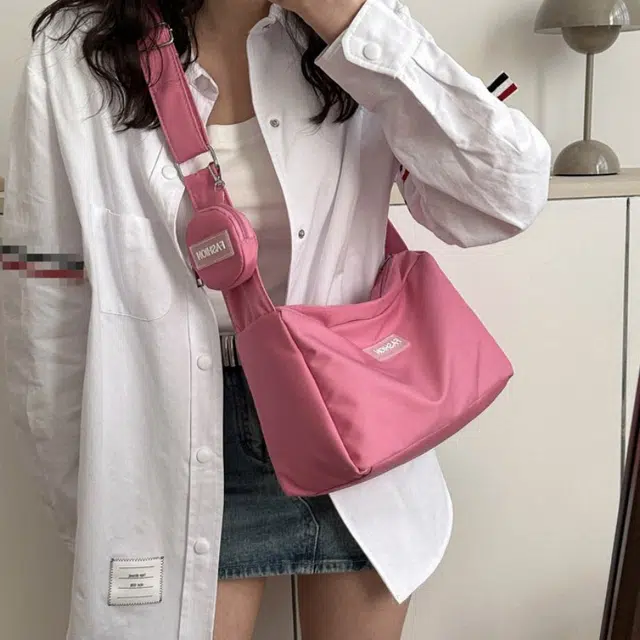 爱尔绅特 大容量休闲百搭时尚轻便 牛津布 单肩包斜挎包 男女同款情侣款 红色 粉色 白色 黑色