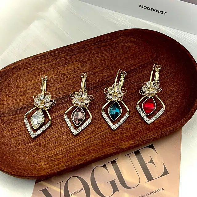 双生恋 几何菱形锆石花朵耳扣小众设计感百搭时尚精致日常通勤约会耳饰轻奢高级感 铜 耳环 女款