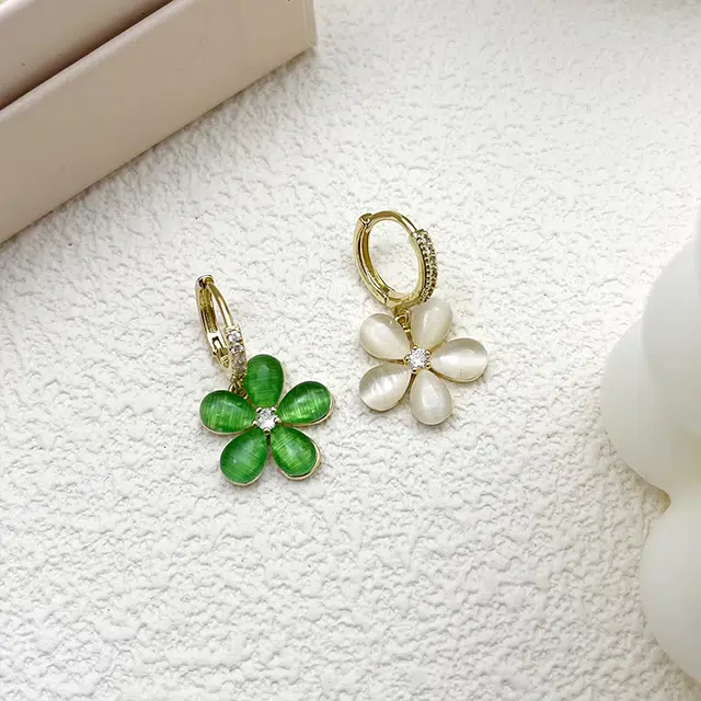 双生恋 花朵耳扣小众设计感百搭时尚精致日常通勤约会耳饰轻奢高级感 铜 耳环 女款