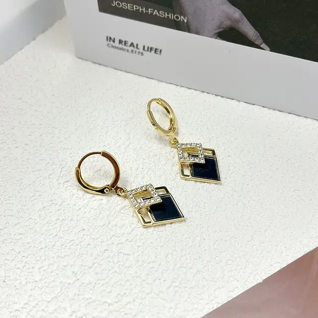 双生恋 黑色几何菱形小众设计感百搭时尚精致日常通勤约会轻奢高级感 铜 耳环 女款