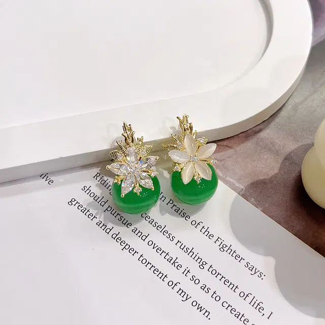 双生恋 双面花朵耳扣小众设计感百搭时尚精致日常通勤约会耳饰轻奢高级感 铜 耳环 女款