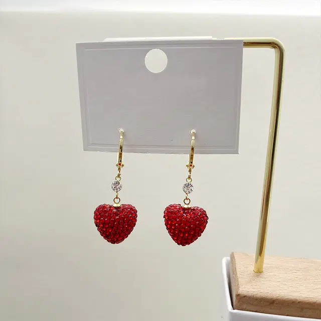 双生恋 红色爱心耳坠锆石桃心小众设计感百搭时尚精致日常通勤约会耳饰轻奢高级感 铜 耳环 女款