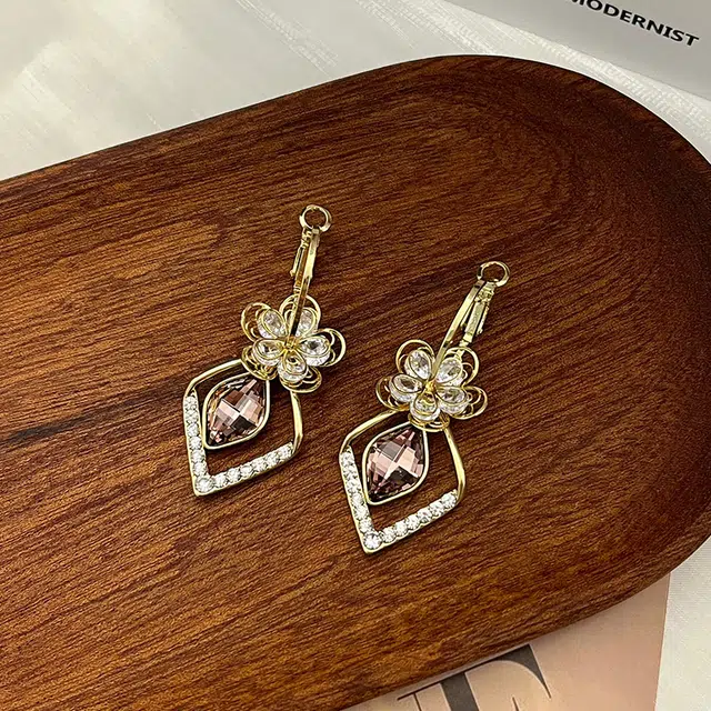 双生恋 几何菱形锆石花朵耳扣小众设计感百搭时尚精致日常通勤约会耳饰轻奢高级感 铜 耳环 女款