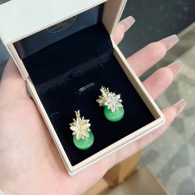 双生恋 双面花朵耳扣小众设计感百搭时尚精致日常通勤约会耳饰轻奢高级感 铜 耳环 女款