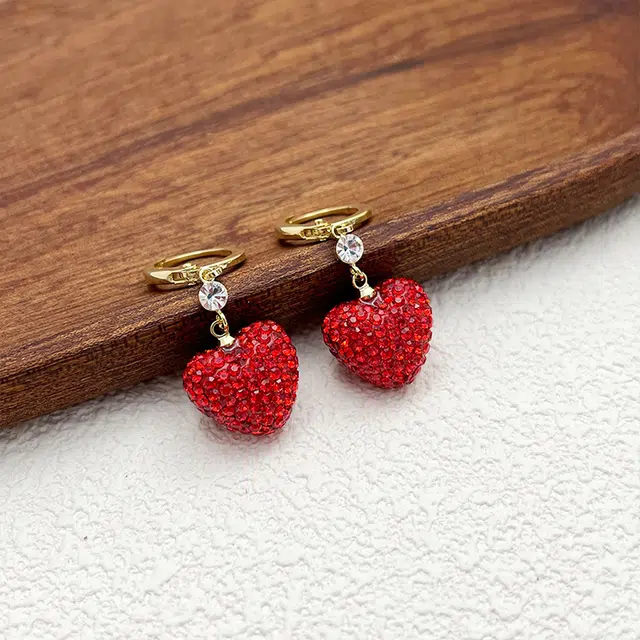 双生恋 红色爱心耳坠锆石桃心小众设计感百搭时尚精致日常通勤约会耳饰轻奢高级感 铜 耳环 女款