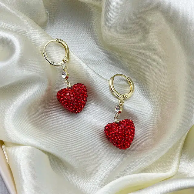 双生恋 红色爱心耳坠锆石桃心小众设计感百搭时尚精致日常通勤约会耳饰轻奢高级感 铜 耳环 女款