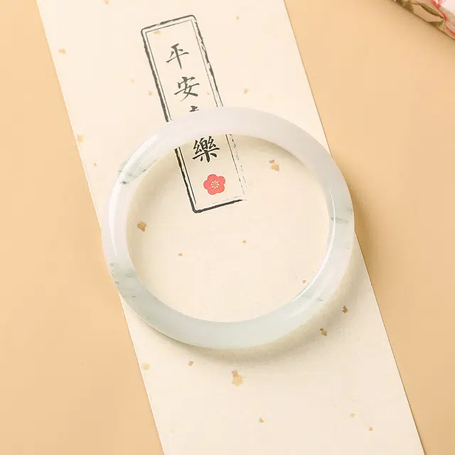 【一物一证 精品专柜级】 宝致 青山黛翠玉贵妃美人镯新中式国潮古风清冷优雅高级感 气质典雅素圈手饰显白好运 天山翠 玉石手镯 女款