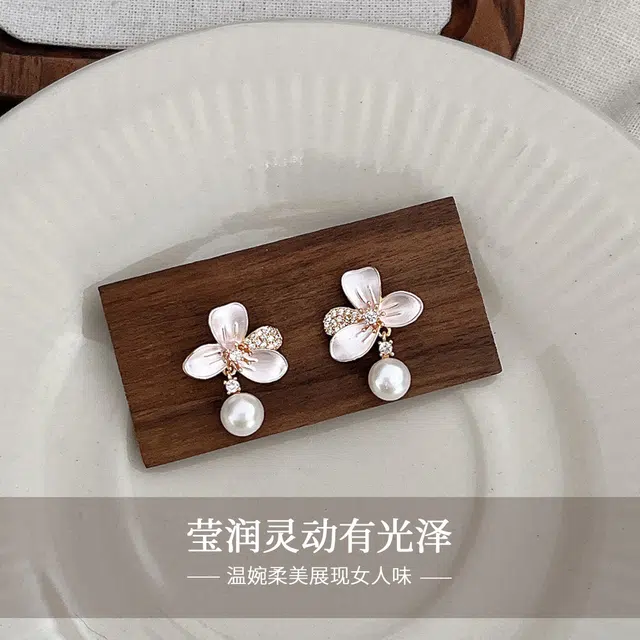 品彩 花朵轻奢高级感 气质时尚 简约百搭 时尚 珍珠 耳环 女款
