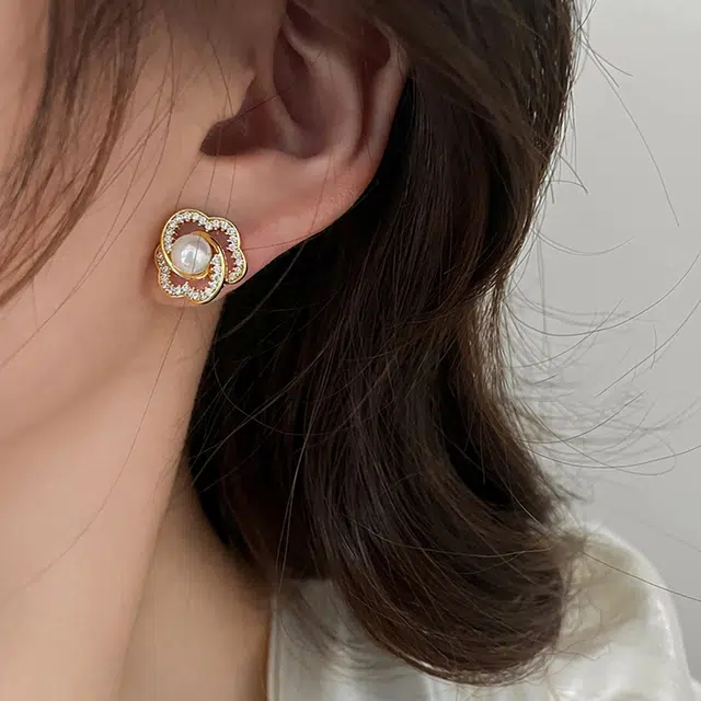 品彩 法式花朵 轻奢高级感 小巧可爱减龄 淡水珍珠 珍珠耳钉 女款