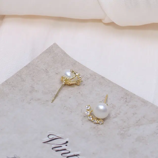 品彩 星星皇冠 圆珠 轻奢高级感 气质减龄 百搭时尚 淡水珍珠 耳钉 女款