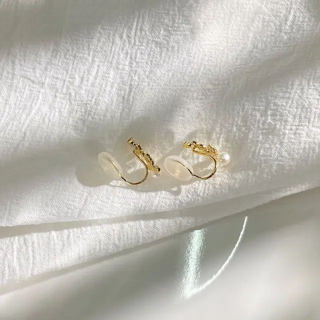 品彩 枝条 森系清新高级感 年轻 镶嵌合成立方氧化锆 淡水珍珠 珍珠耳夹 女款