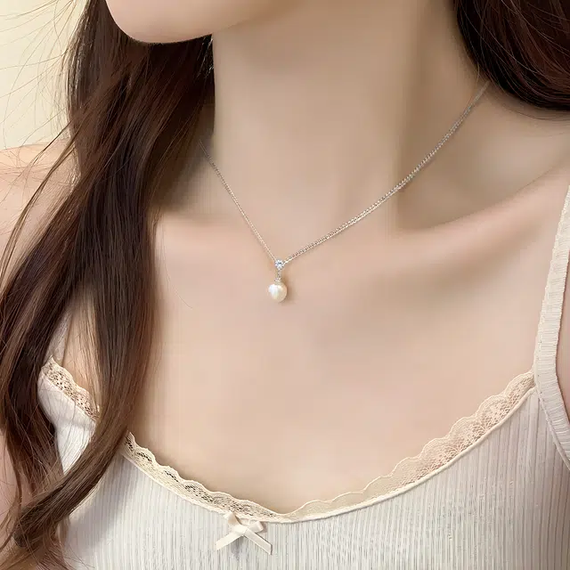 925
