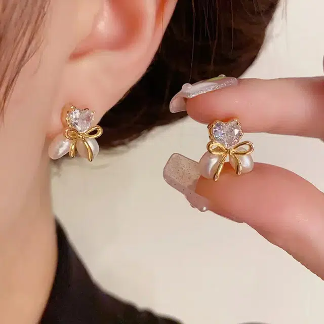 品彩 爱心蝴蝶结银针防过敏 轻奢高级感气质减龄 淡水珍珠 耳钉 女款