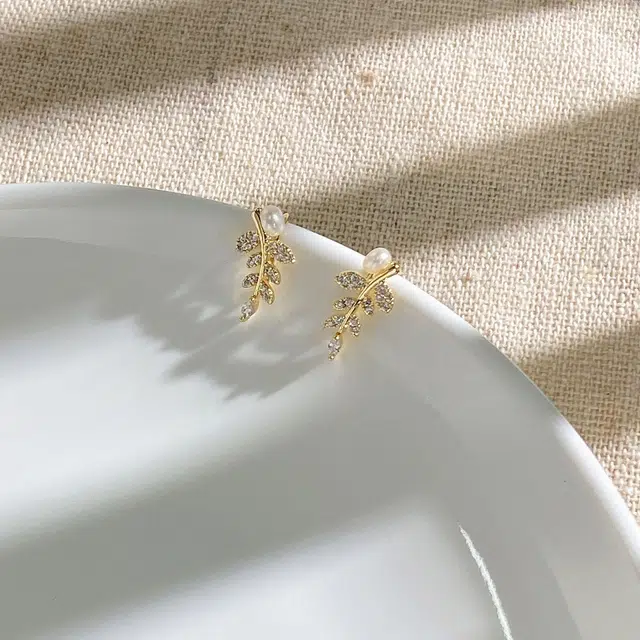 品彩 枝条 森系清新高级感 年轻 镶嵌合成立方氧化锆 淡水珍珠 珍珠耳夹 女款