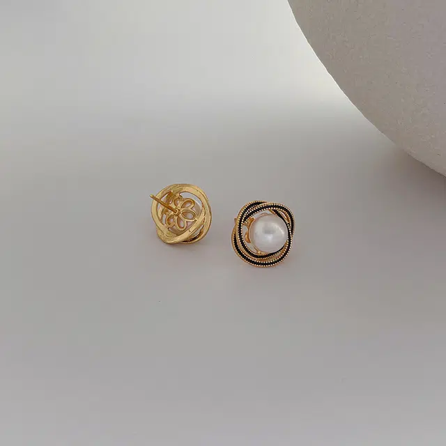 品彩 黑金 螺旋 圆珠 银针 小巧 设计感 轻奢气质显年轻 淡水珍珠 耳环 女款