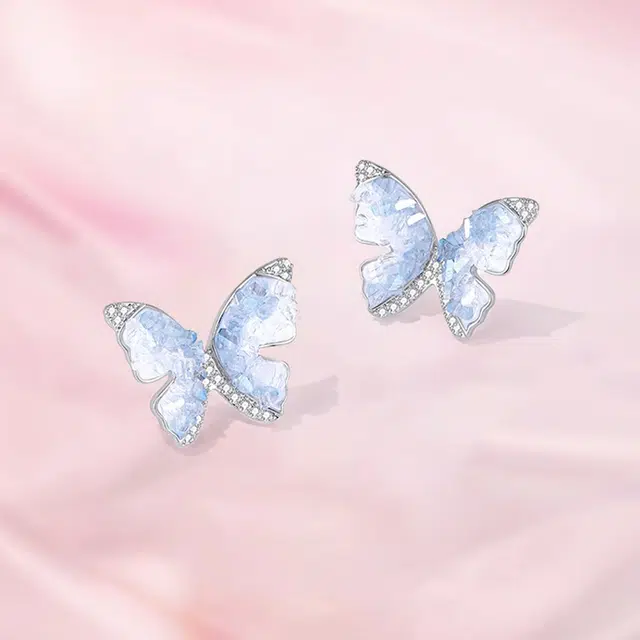 925