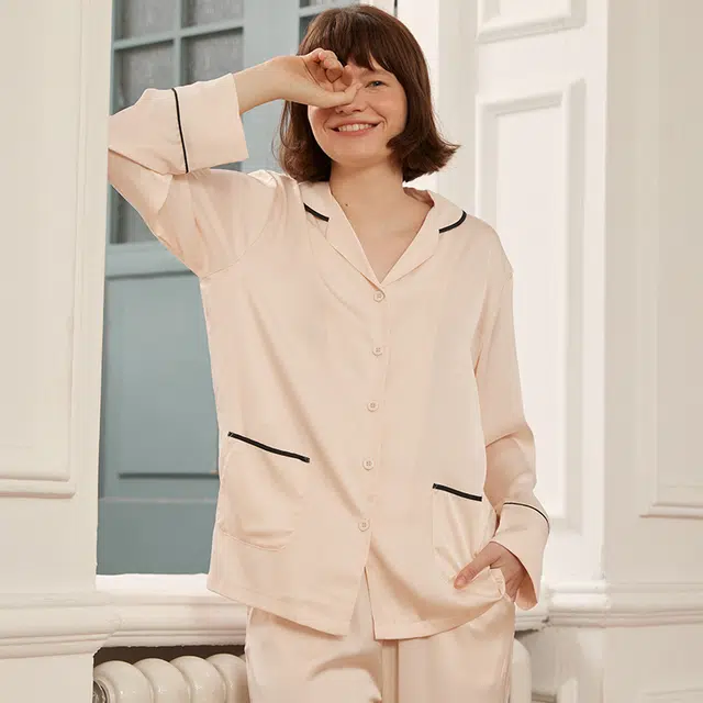 弗利少女 闺蜜装秋季缎面仿真丝长袖长裤睡衣翻领开衫家居套装 女款 浅香槟色