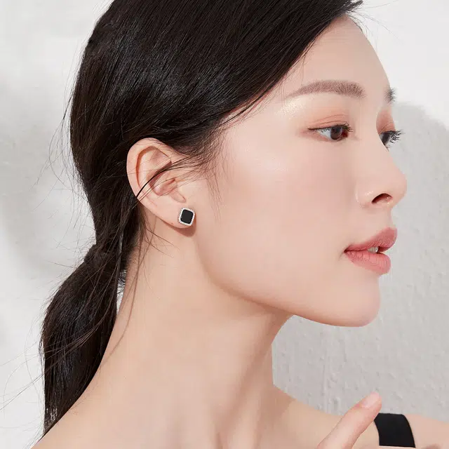 S925