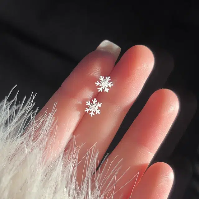 925