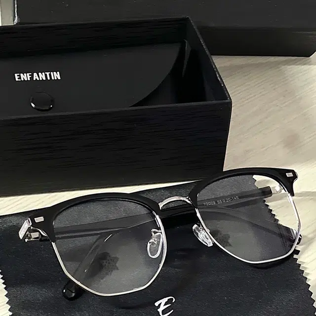 ENFANTIN TR90