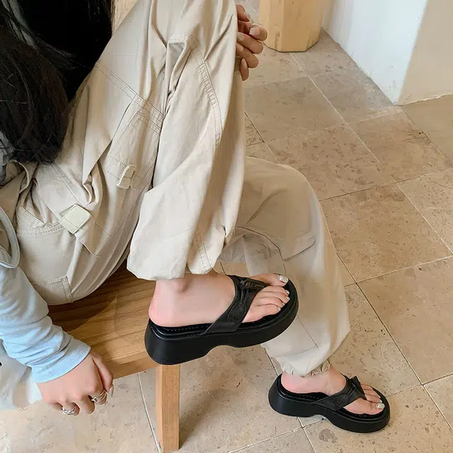 希灵 酷帅炸街 时尚感 橡胶底 静音速干人字拖鞋 女