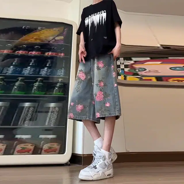 捷帕 美式高街花卉满印五分裤痞帅高级感小众时尚潮牌玫瑰花弯刀复古水洗做旧宽松中腰通勤休闲百搭牛仔短裤 男女同款